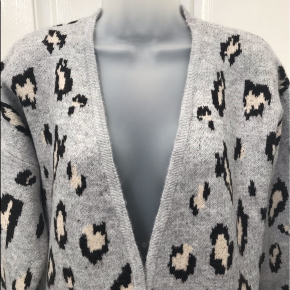 Ellen Tracy Sweaters - NEW wTag-ELLEN TRACY Gray Animal Print Cardigan L